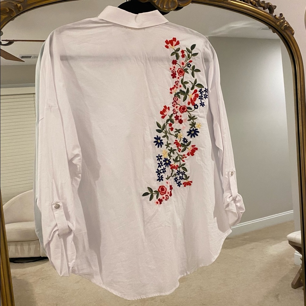 Chloe and Katie Embroidered Back Shirt, White/Floral, SZ M, Excellent Condition